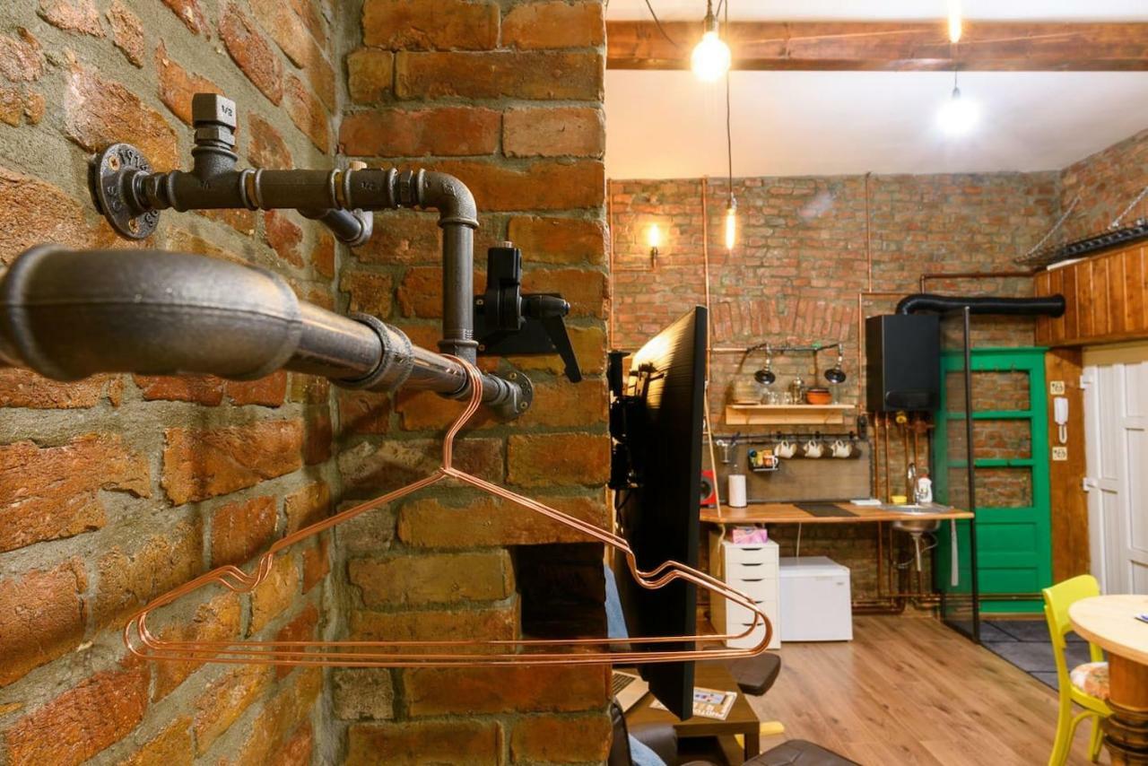 Studio V - Industrial & Original - Old Town Appartamento Cluj-Napoca Esterno foto