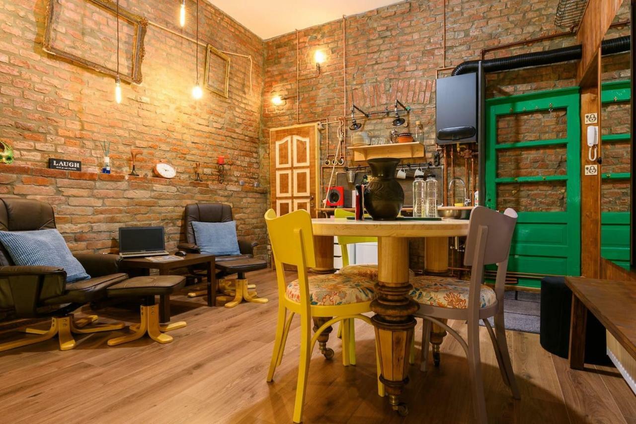 Studio V - Industrial & Original - Old Town Appartamento Cluj-Napoca Esterno foto